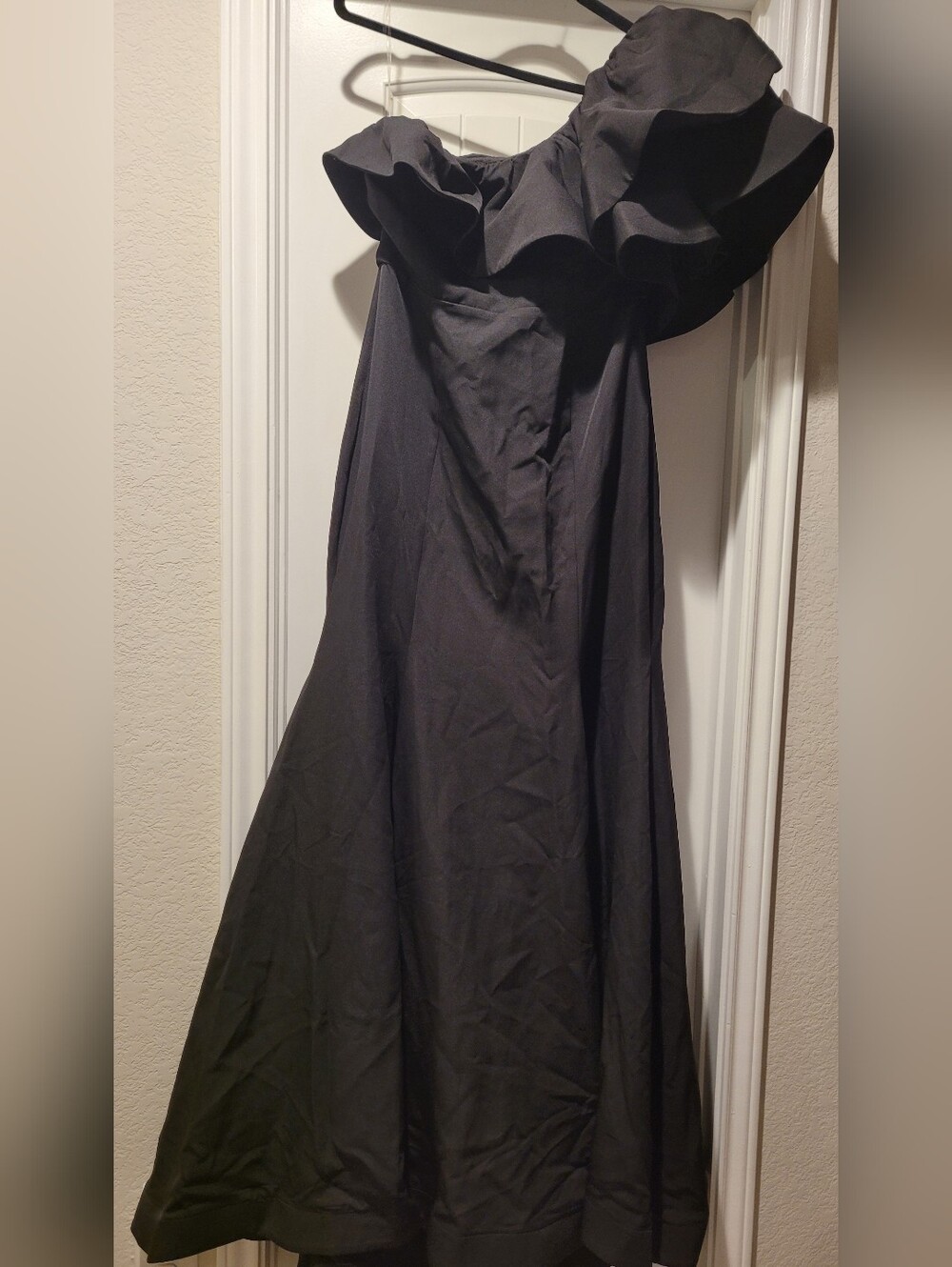 One-Shoulder Ruffle Mermaid Gown - Picture 6 of 9